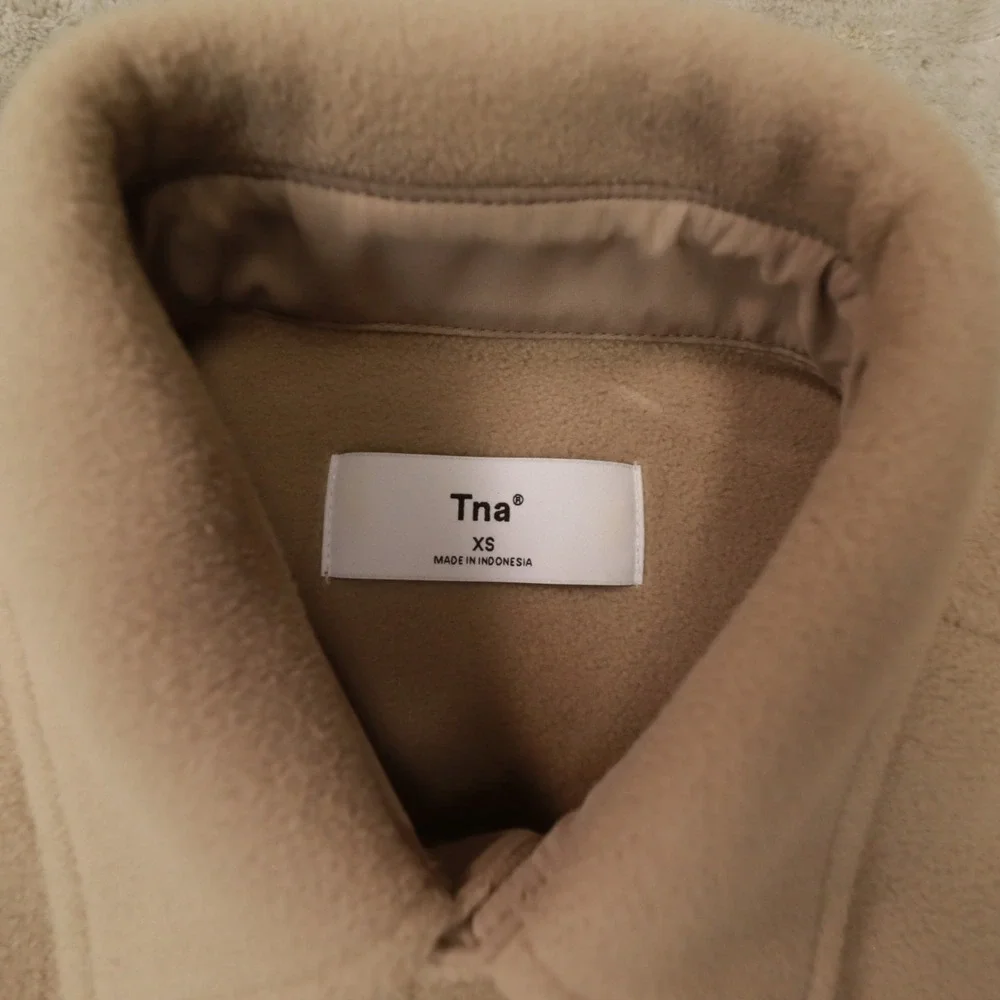 TNA Aritzia Beige Tan‎ Polar Shirt Jacket size XS Cozy Winter Outdoor